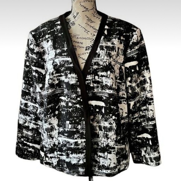 Nine West Jackets & Blazers - Nine West Modern Multi-Pattern Artsy Cropped Blazer Size 14 B/W